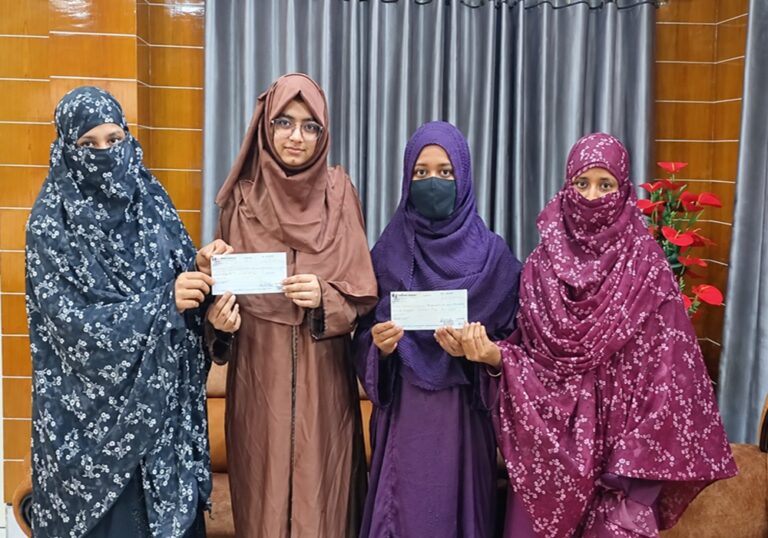 পাবনা প্রতিশ্রুতি’র উদ্যোগে দুই মেডিকেল শিক্ষার্থীকে উচ্চশিক্ষা বৃত্তির চেক প্রদান